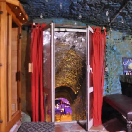 La Grotta Degli Specchi Gasthof 3*