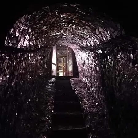 La Grotta Degli Specchi Gasthof