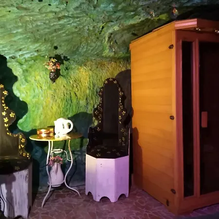 La Grotta Degli Specchi Gasthof